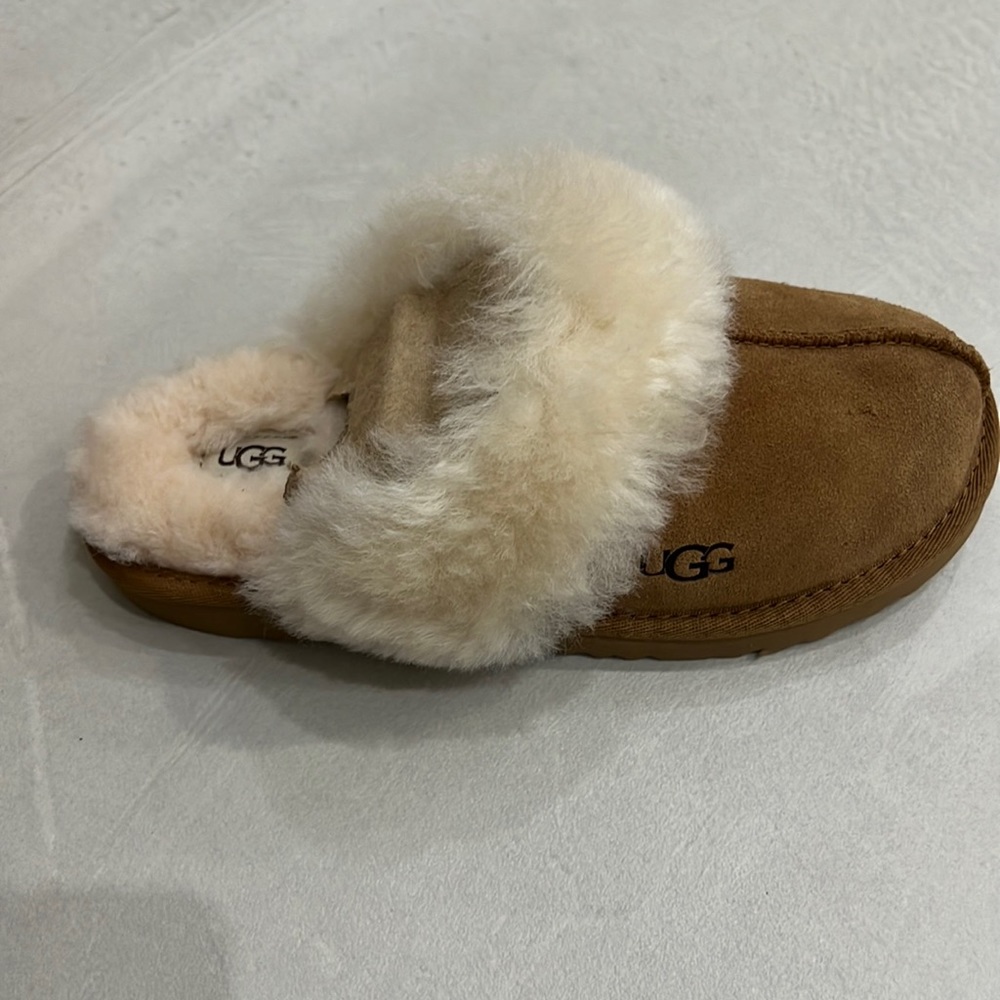 Ugg size 3 kids cozy slippers